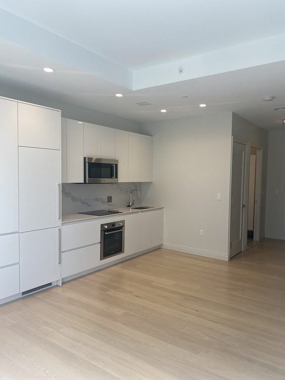 135 Seaport Boulevard - Photo 3