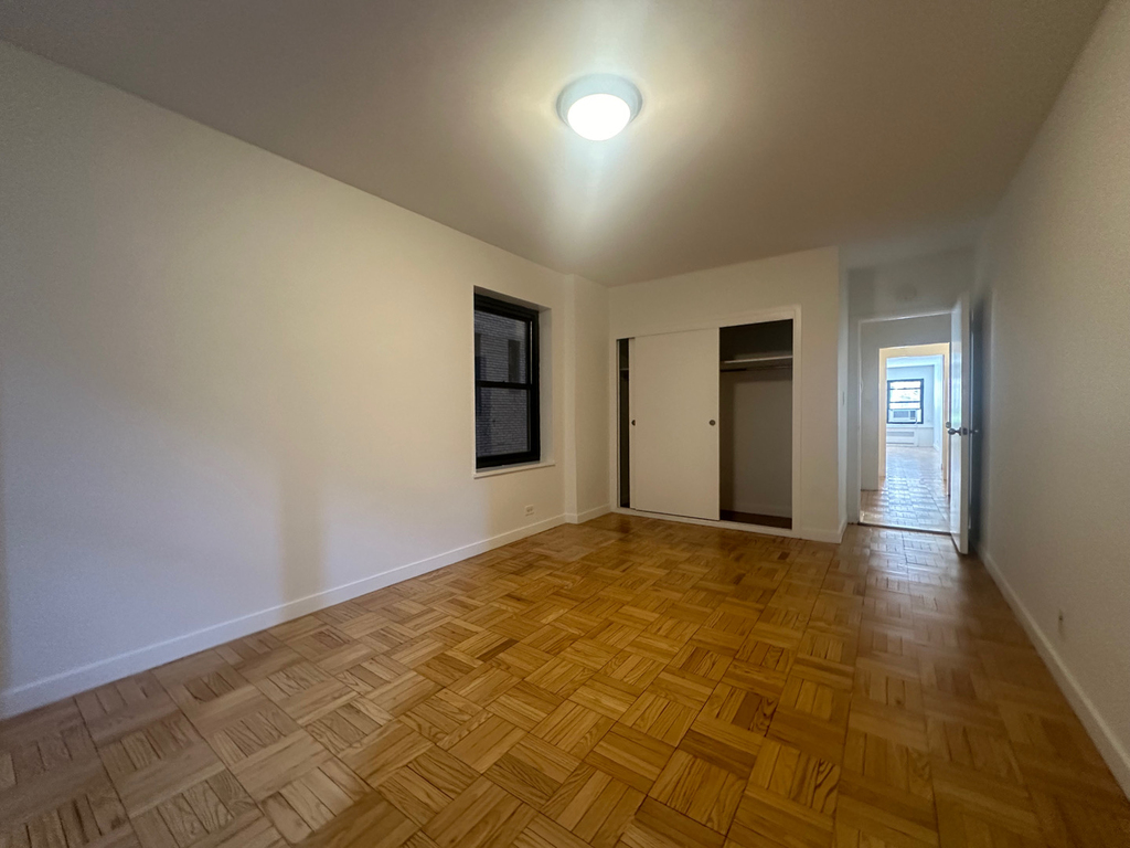 412 East 55th Street - Photo 5