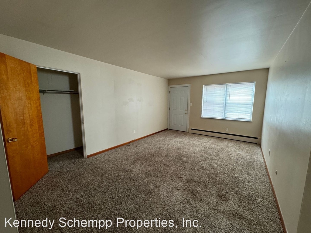 2301 W Lawrence Ave - Photo 4