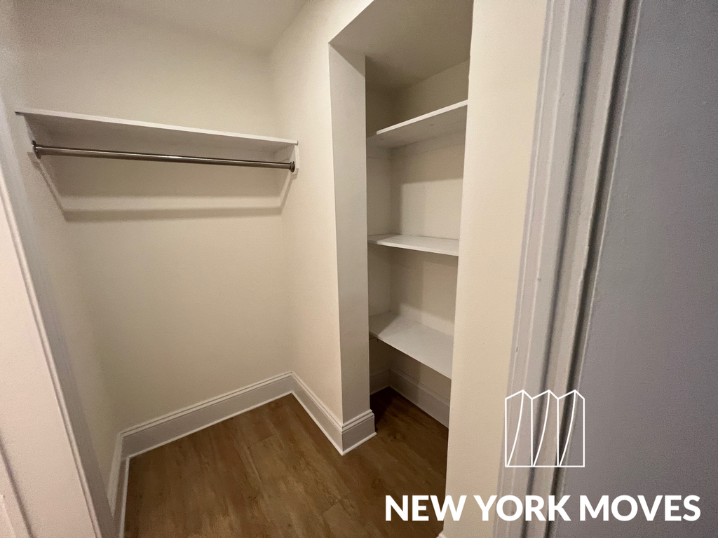 W 34th St in Midtown - Photo 7