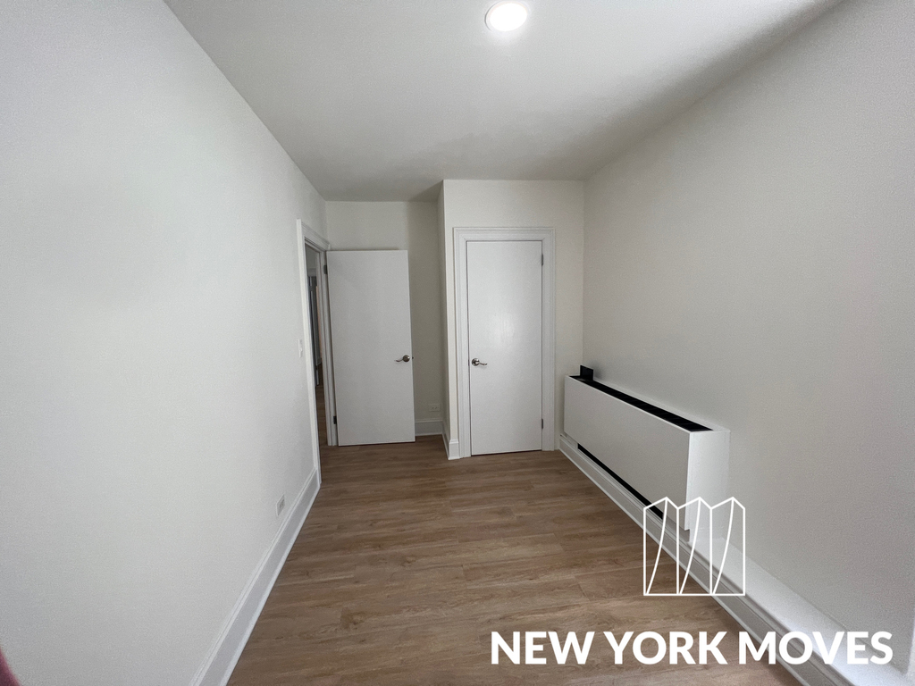 W 34th St in Midtown - Photo 1