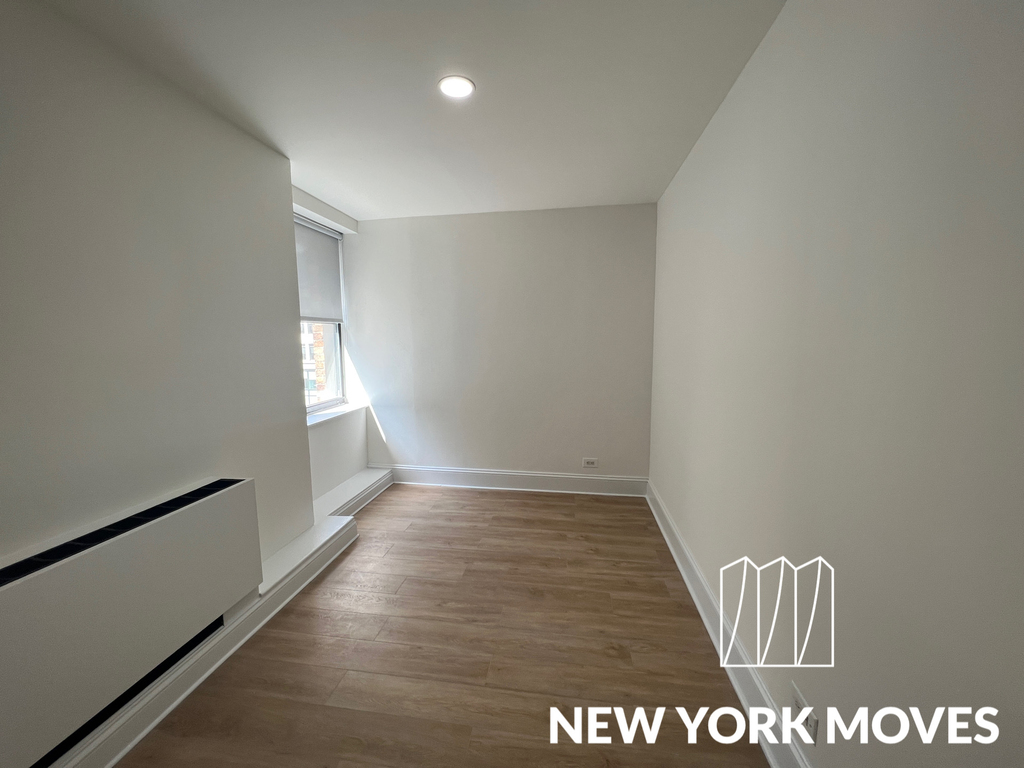 W 34th St in Midtown - Photo 10
