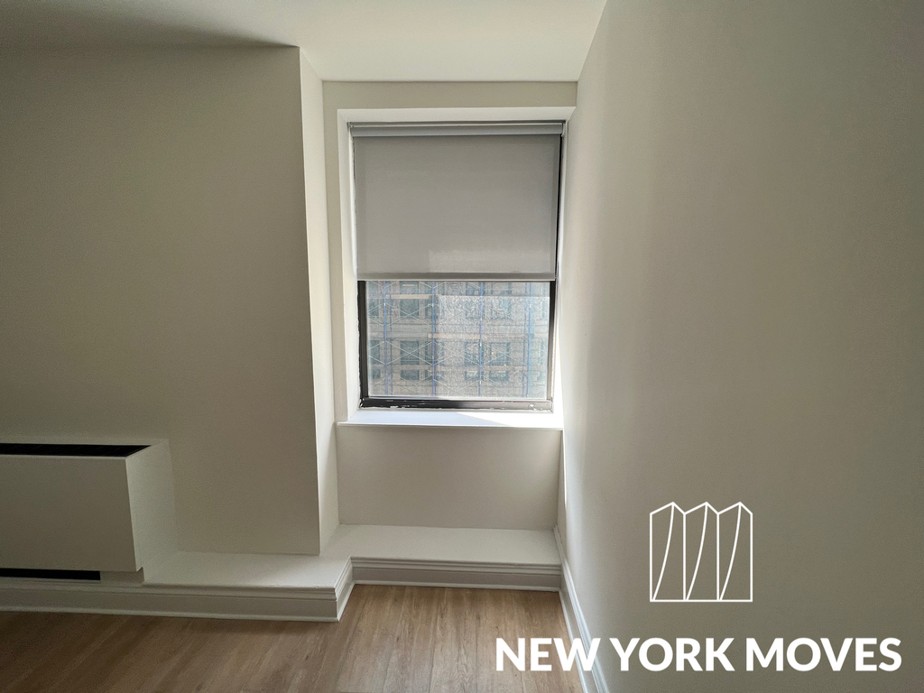 W 34th St in Midtown - Photo 11