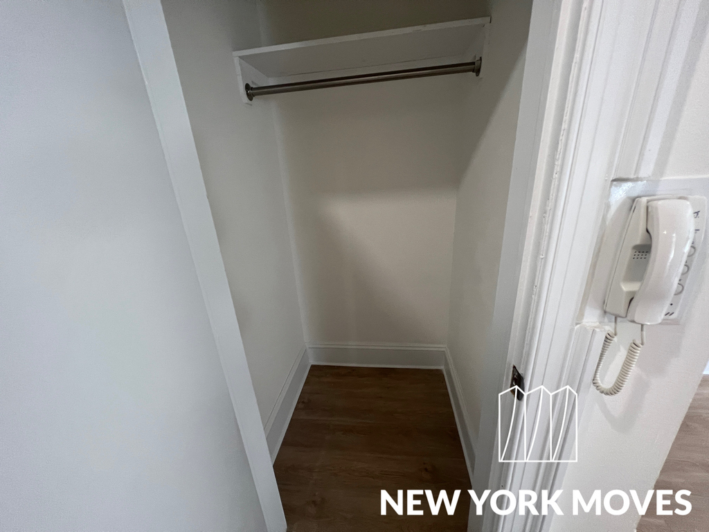 W 34th St in Midtown - Photo 12