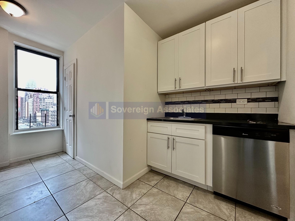 401 East 68th Street - Photo 5