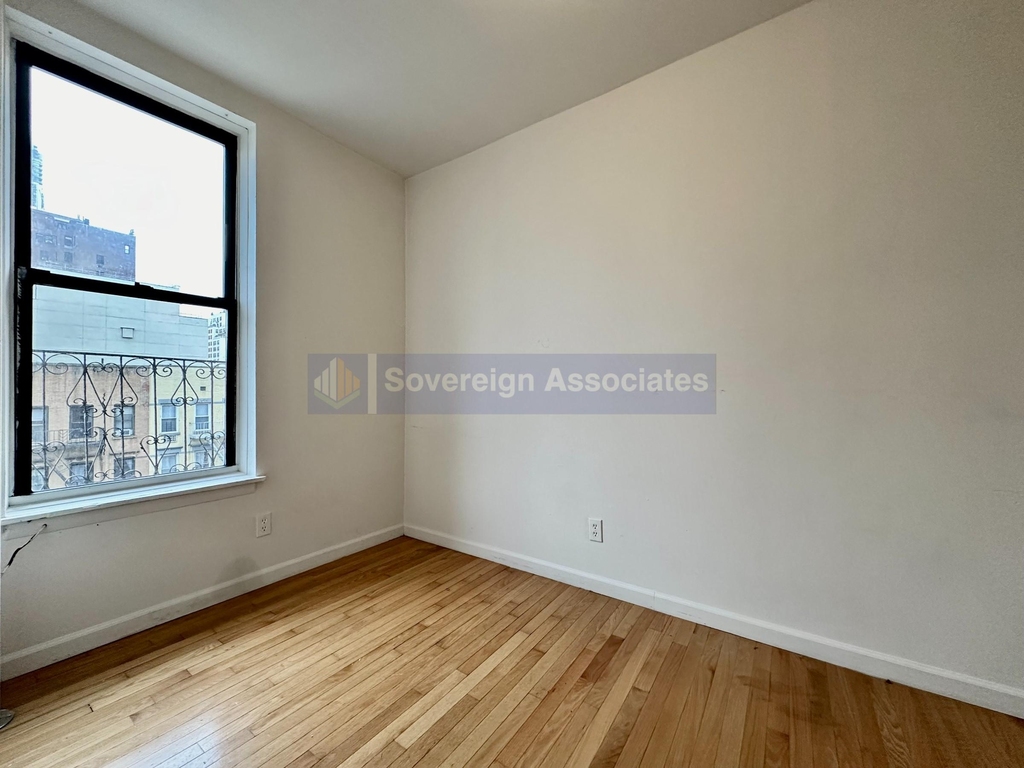 401 East 68th Street - Photo 4