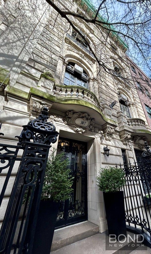 East 75th Street - Photo 0