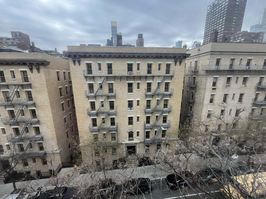 East 65 Street - Photo 0