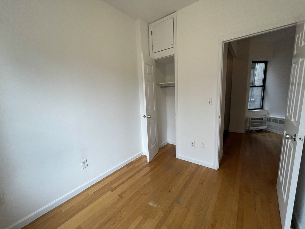 East 65 Street - Photo 5