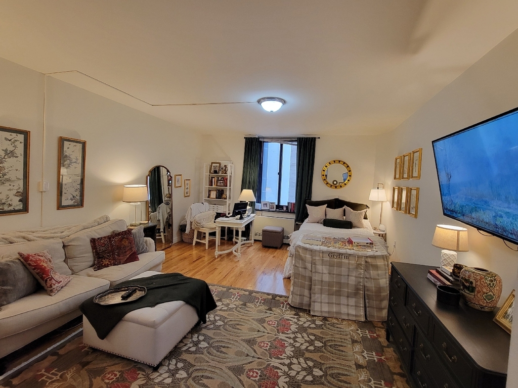295 Park Avenue South - Photo 0