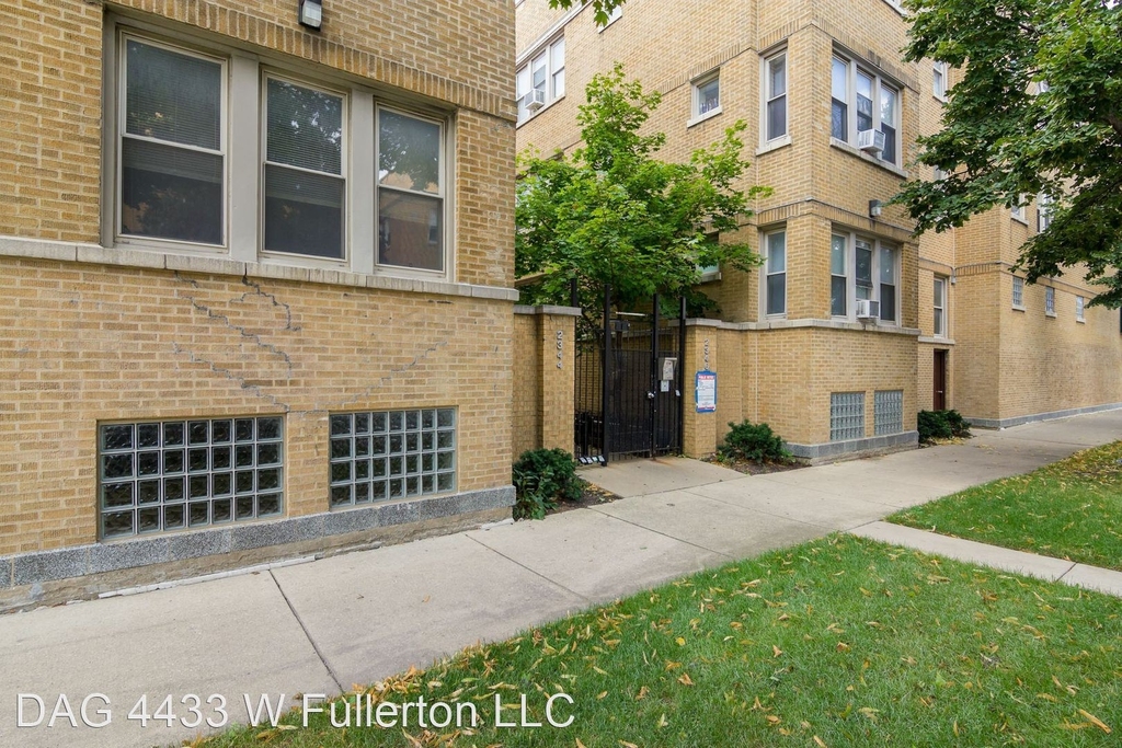 4433 W Fullerton Ave - Photo 9