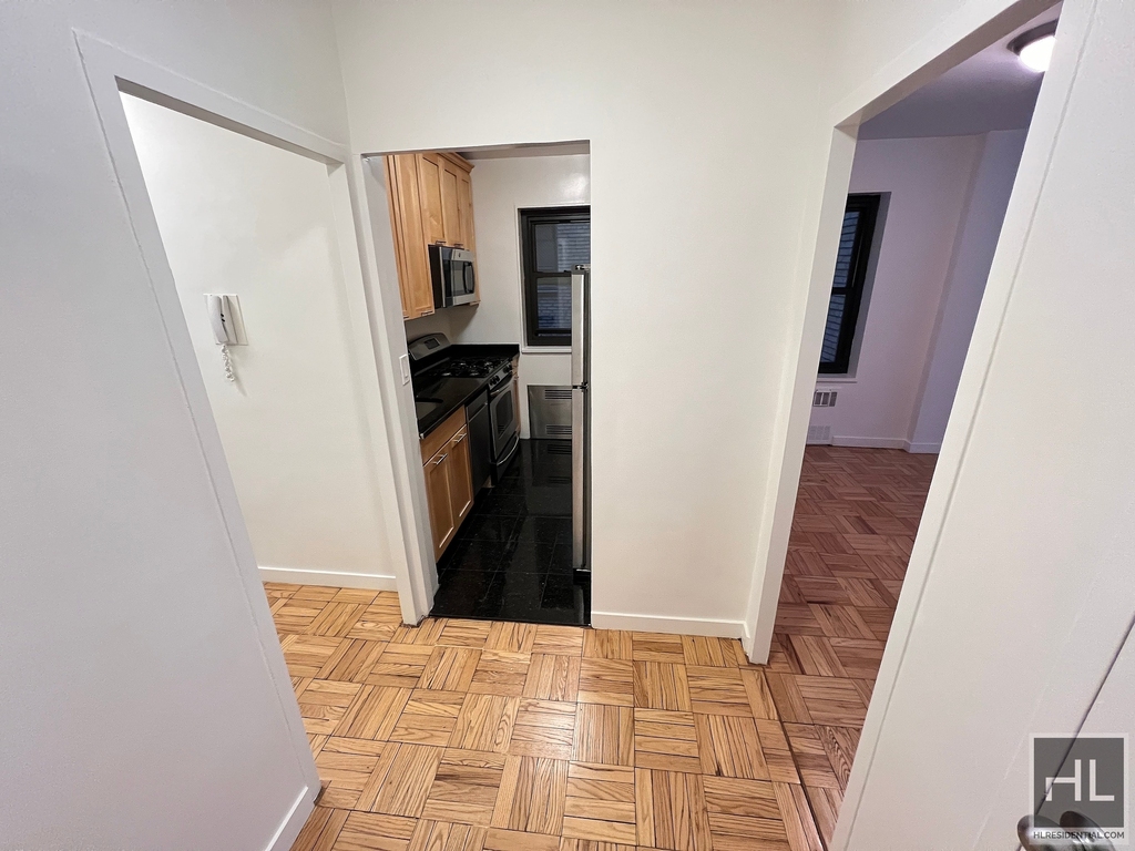 East 55 Street - Photo 1