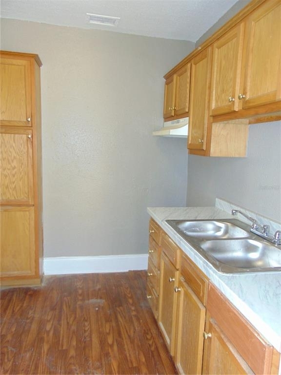 1087 W 12th Street - Photo 2