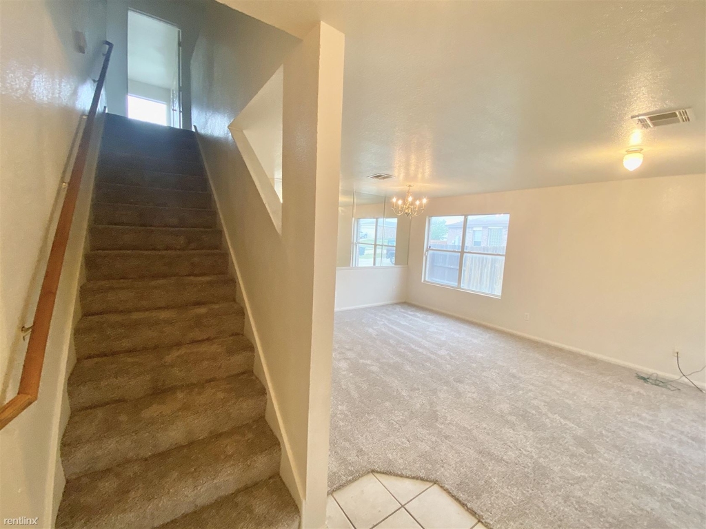 2405 Napier Dr - Photo 9