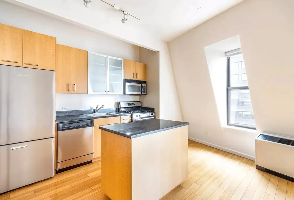 90 West Street - Photo 0