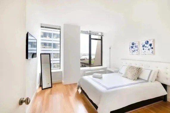 10 Hanover Square - Photo 2