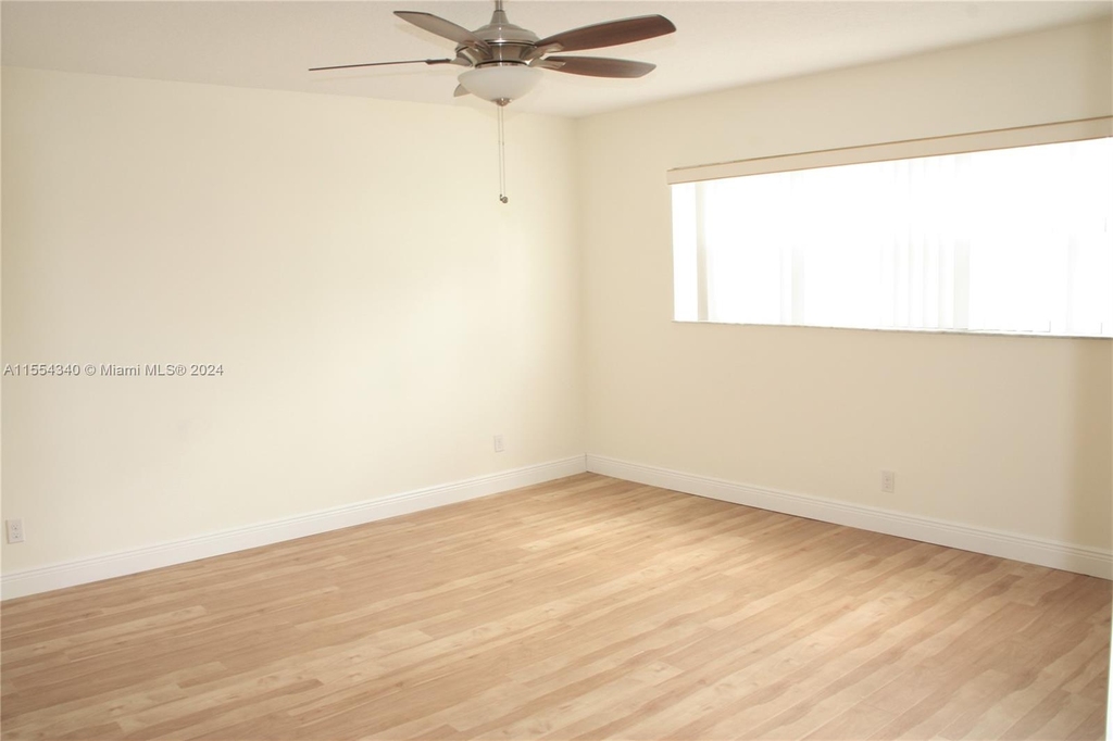 520 Orton Ave - Photo 10