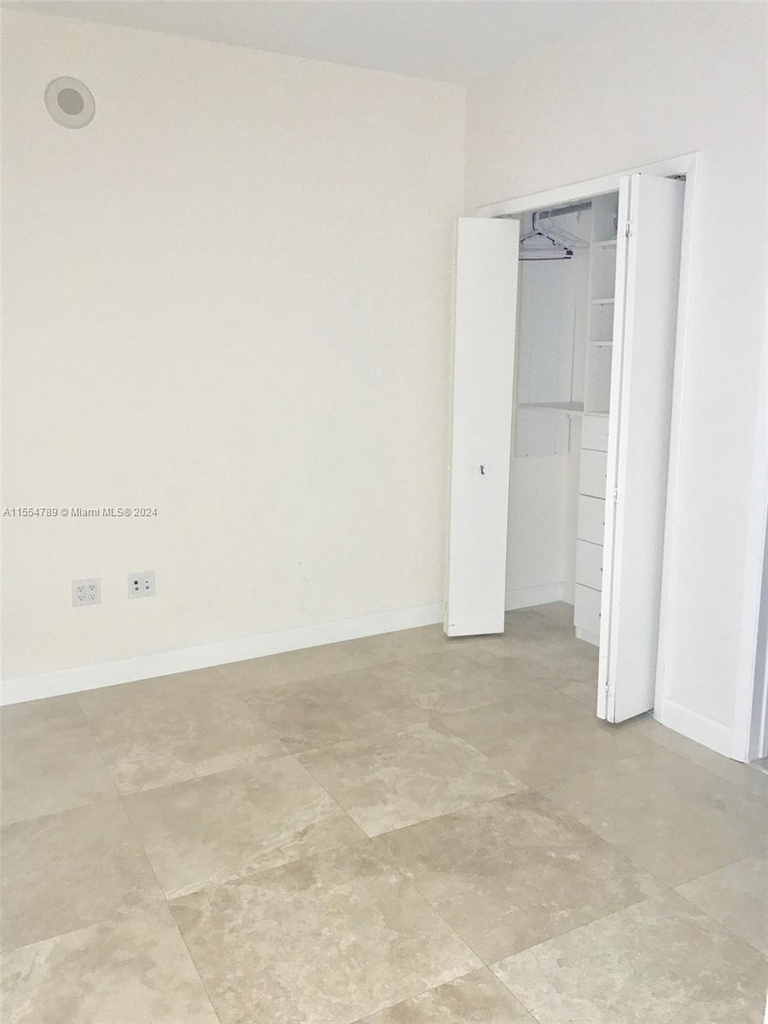 17001 Collins Ave - Photo 10