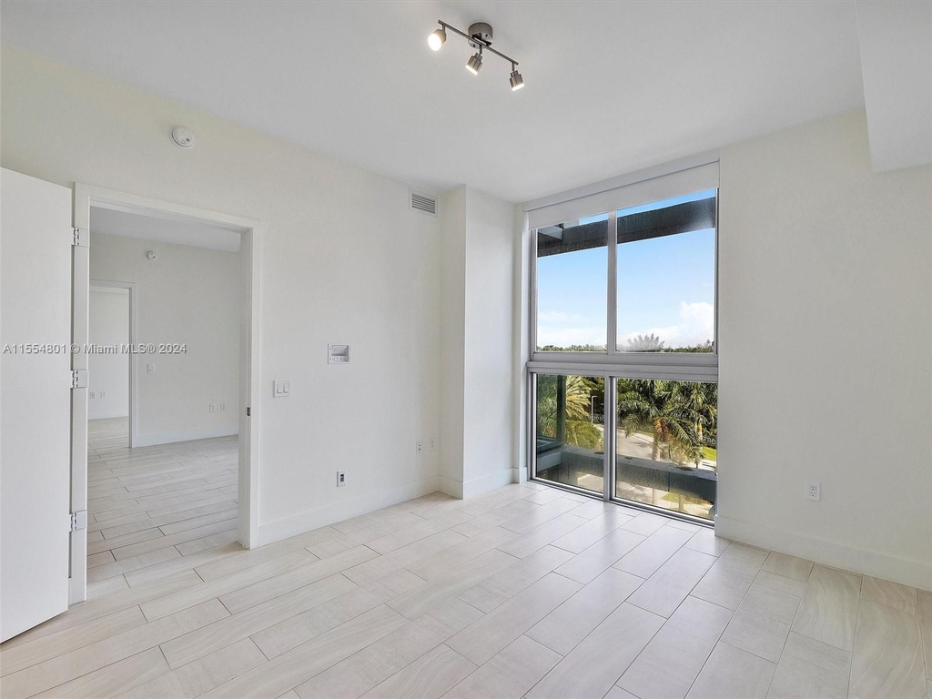 2000 Metropica Way - Photo 19