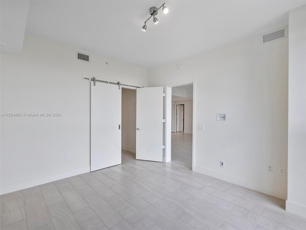 2000 Metropica Way - Photo 21