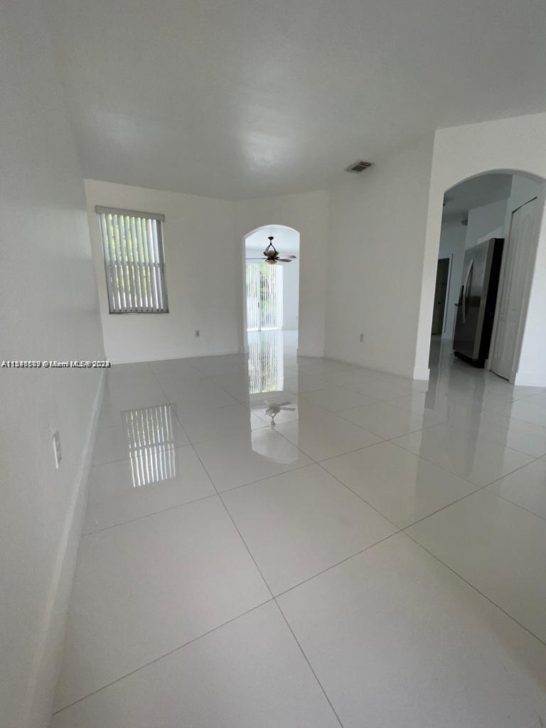 11300 Nw 74th Ter - Photo 1