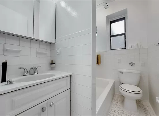 405 West 45th Street - Photo 5