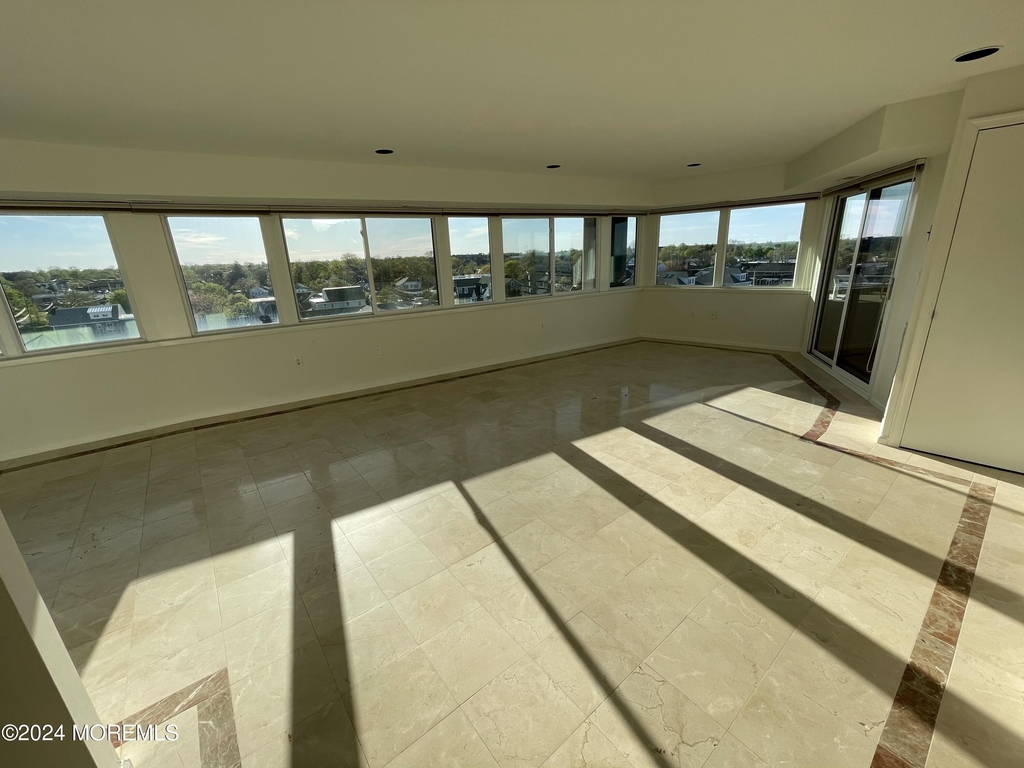 525 Ocean Boulevard - Photo 2