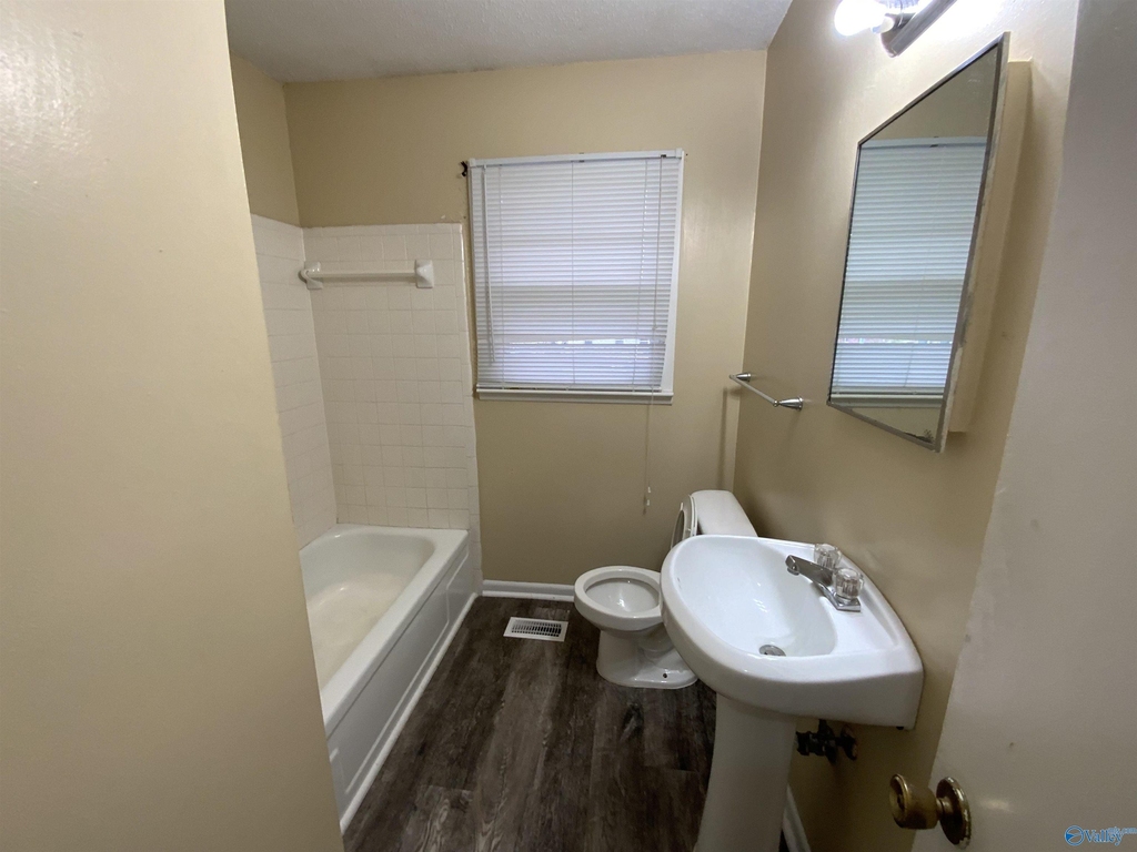 4022 Summerhill Drive Nw - Photo 8