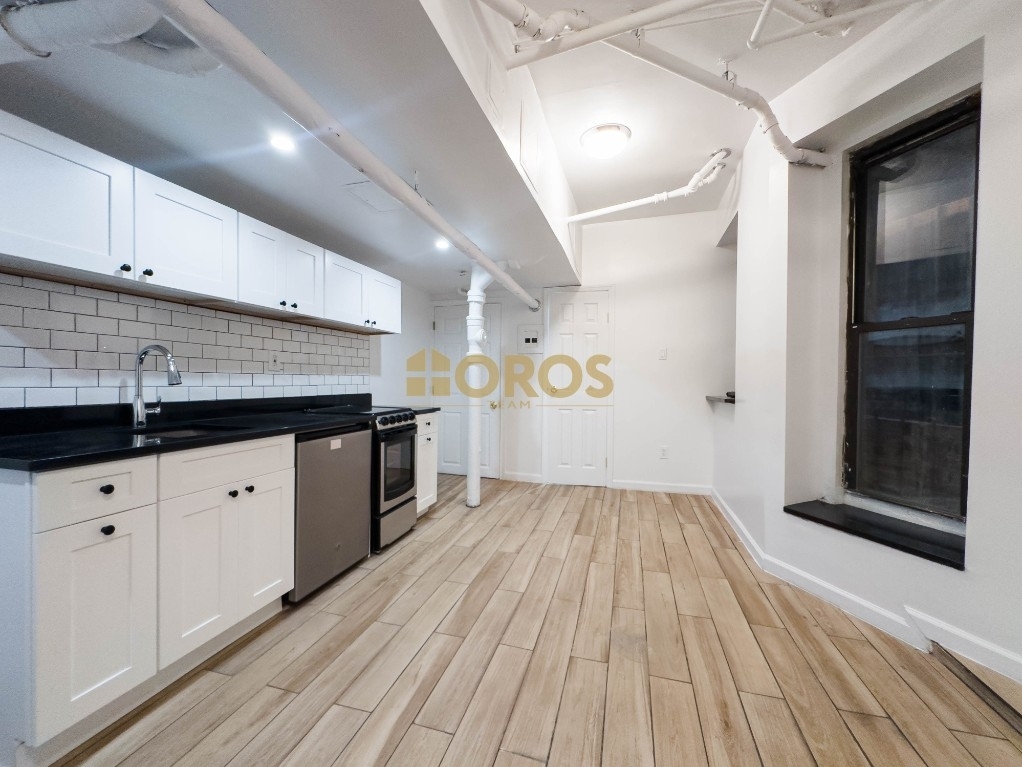 213 East 10th Street - Photo 2