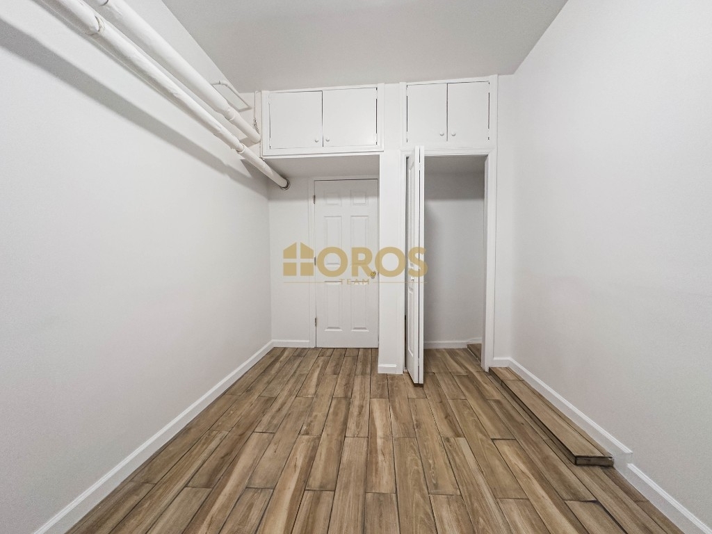 213 East 10th Street - Photo 4