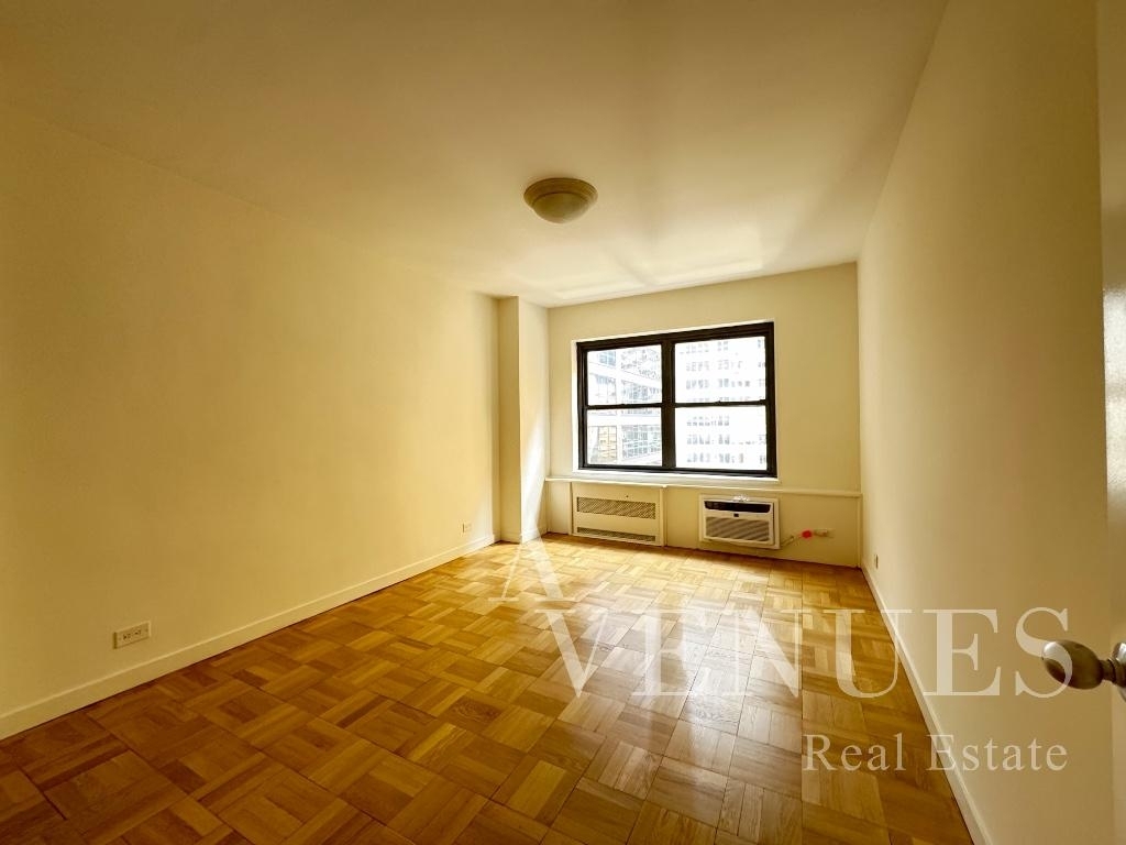 East 55th Street - Photo 1