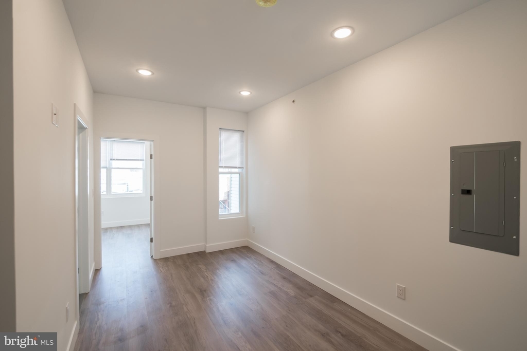 1709 Snyder Avenue - Photo 2