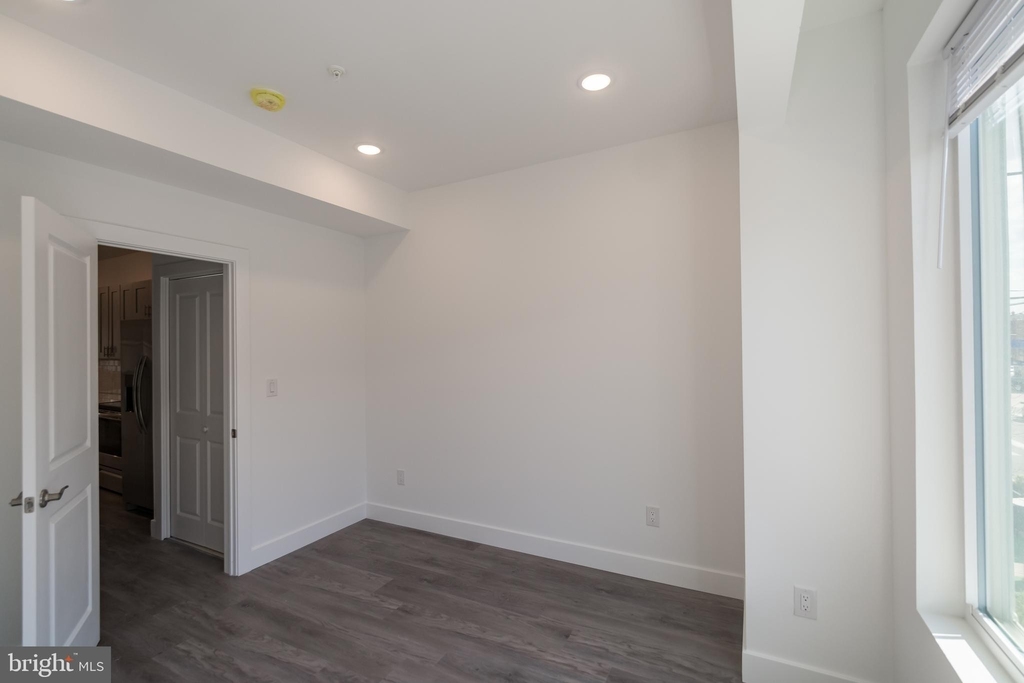 1709 Snyder Avenue - Photo 8