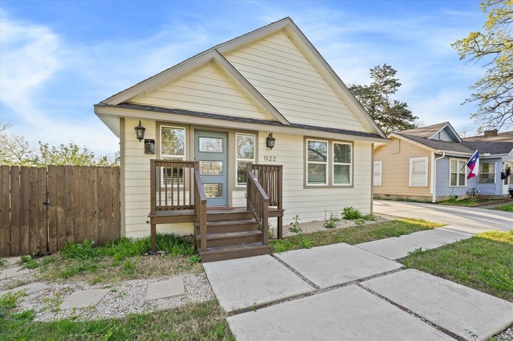 1122 S Oak Cliff Boulevard - Photo 2