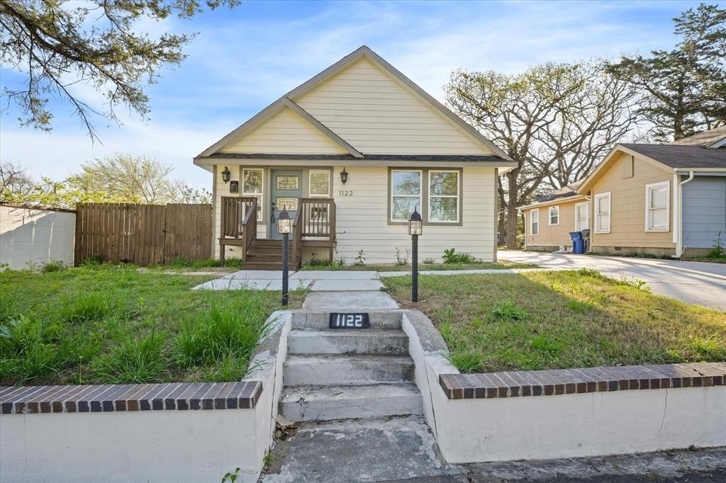 1122 S Oak Cliff Boulevard - Photo 0