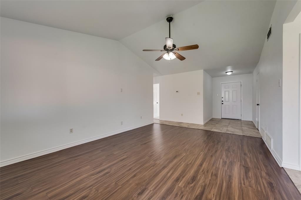 1024 Sunset Drive - Photo 3