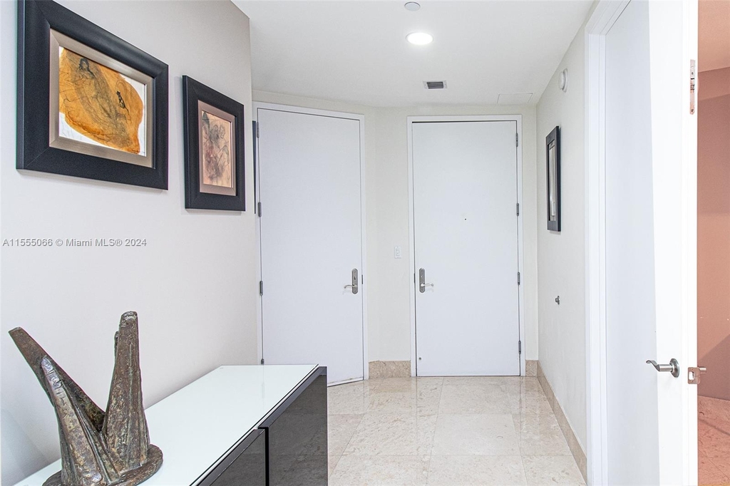 15901 Collins Ave - Photo 10