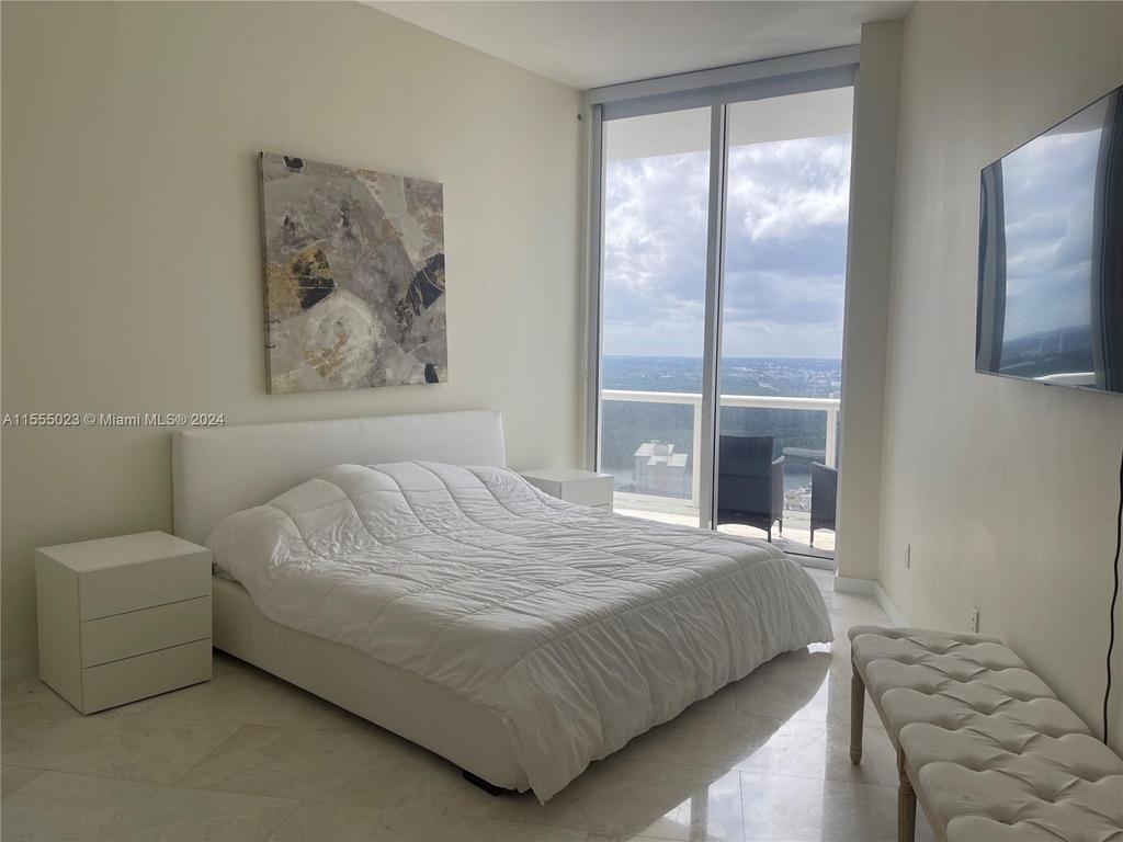 15901 Collins Ave - Photo 13