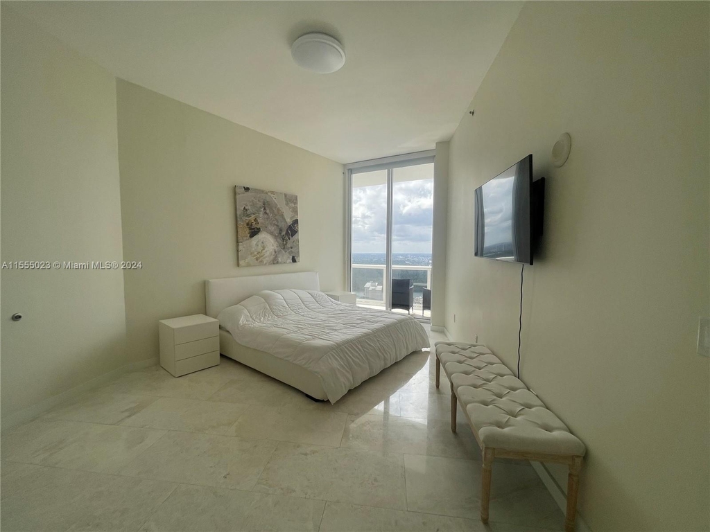 15901 Collins Ave - Photo 12