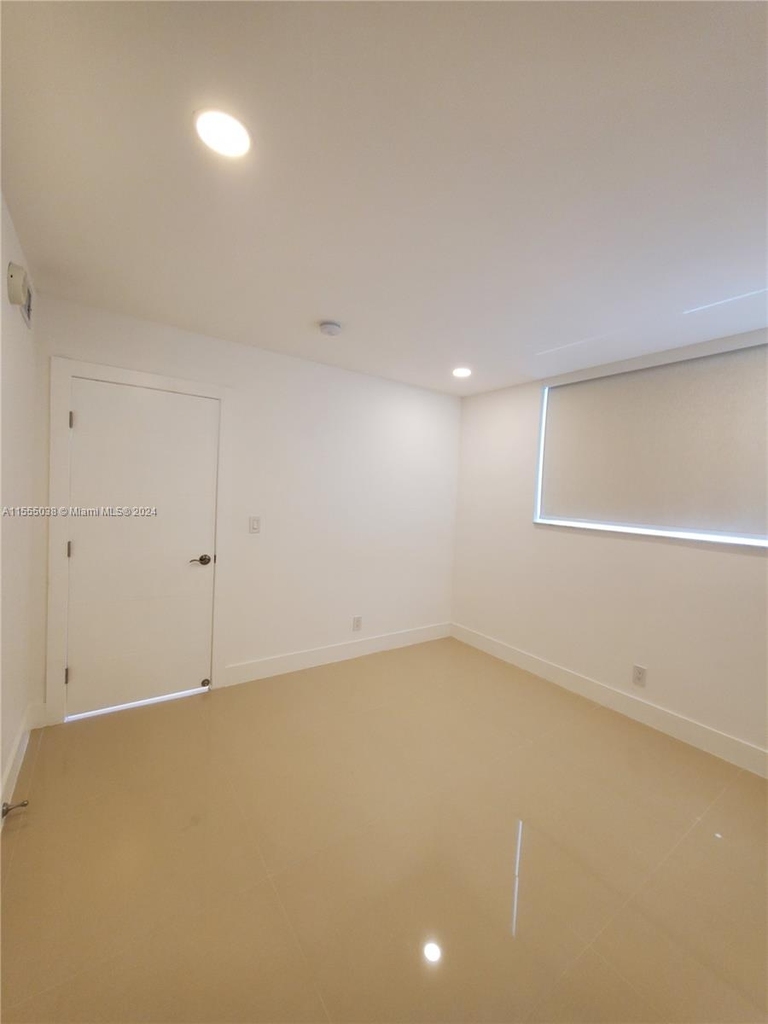 19380 Collins Ave - Photo 11