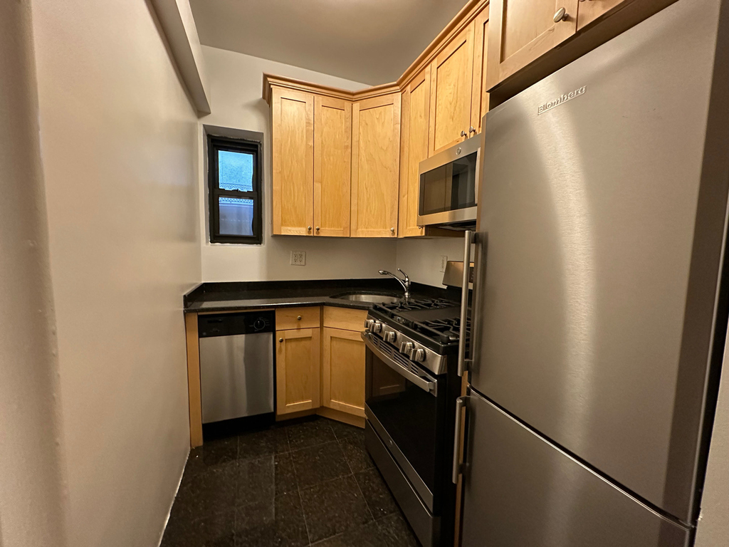 17 East 67th Street - Photo 2