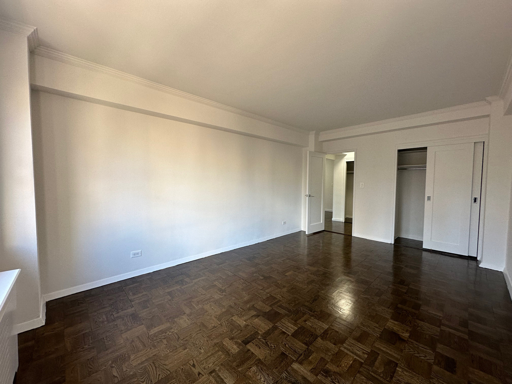 20 Beekman Place - Photo 6