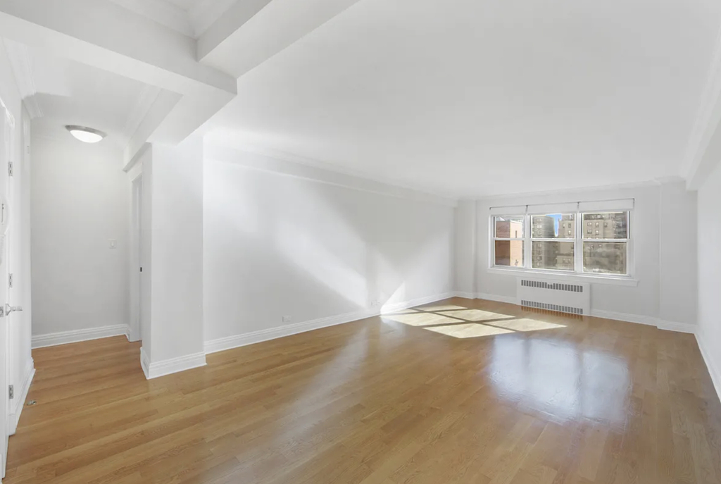 Park Ave  - Photo 1