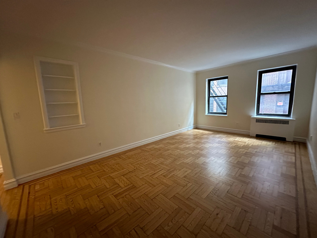 124 East 24th Street - Photo 5