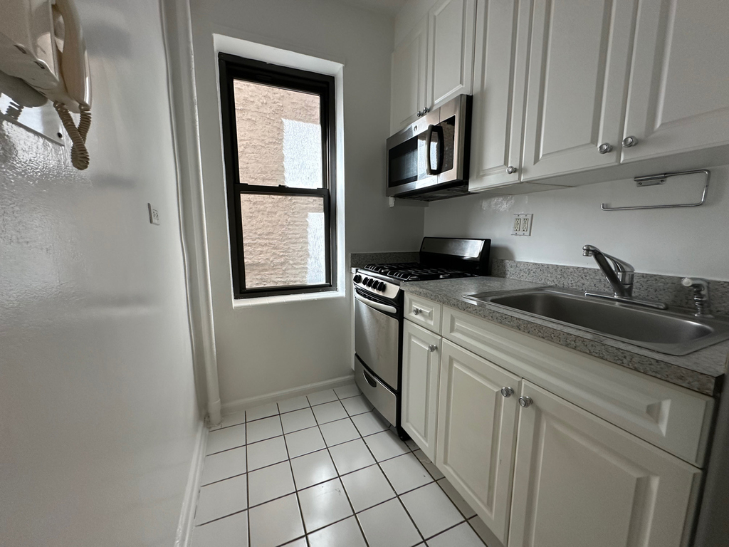 124 East 24th Street - Photo 2