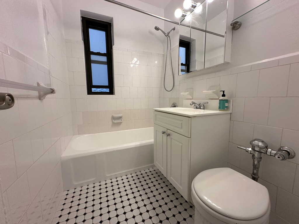 124 East 24th Street - Photo 4