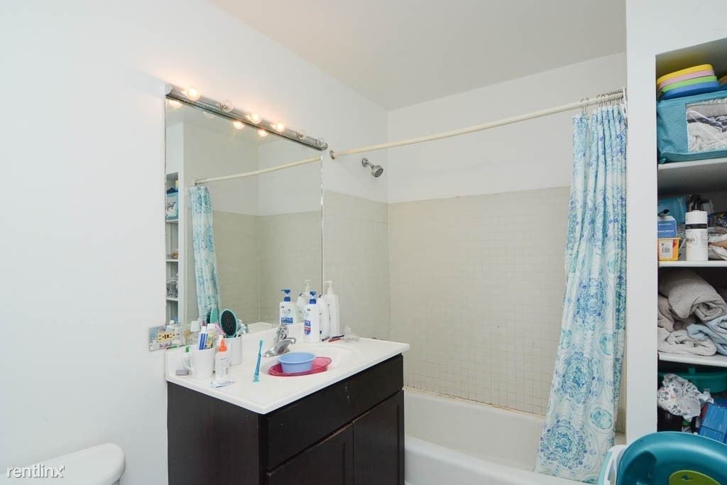 1451 W. Belle Plaine, Unit 7 - Photo 17