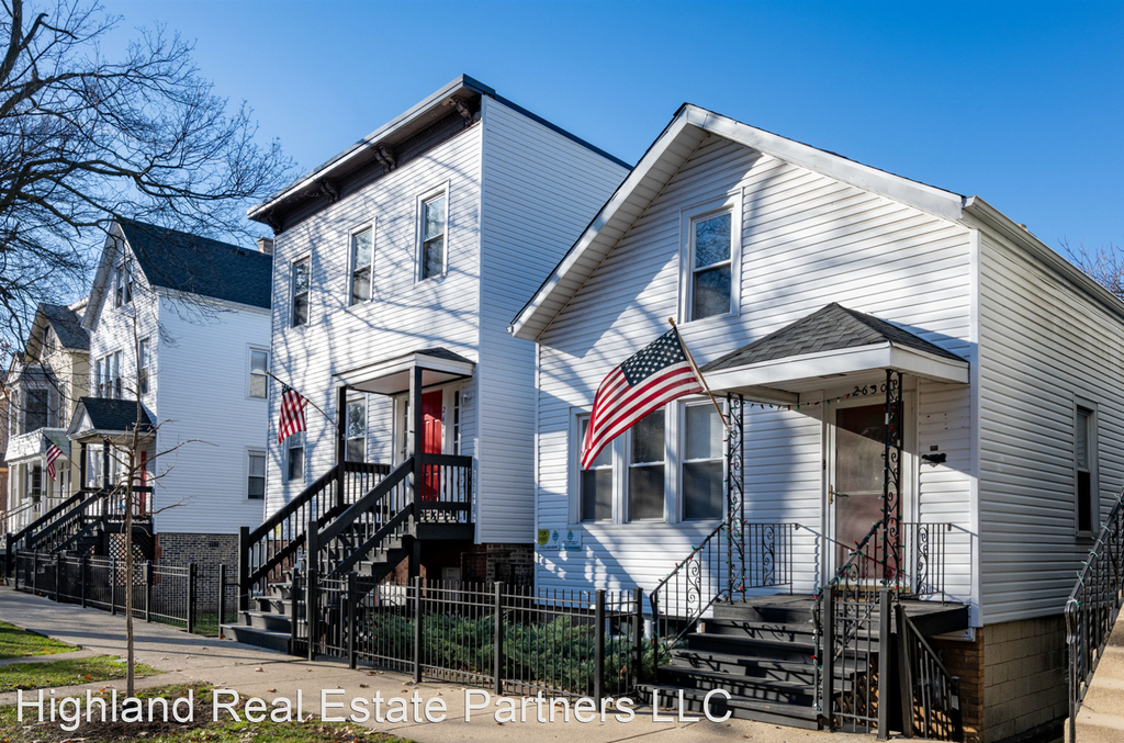 2642 North Marshfield Avenue - Photo 2