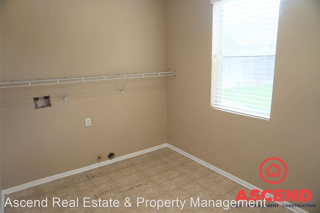 12115 Rodeo Ave - Photo 4