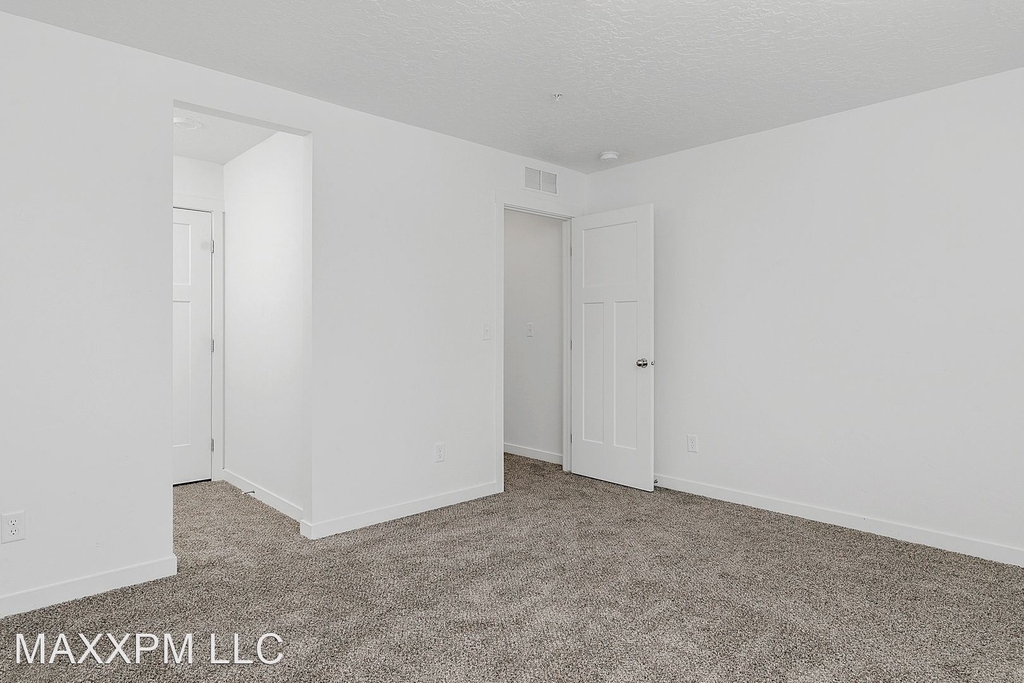 16907 N Macabee Beach Ln - Photo 11